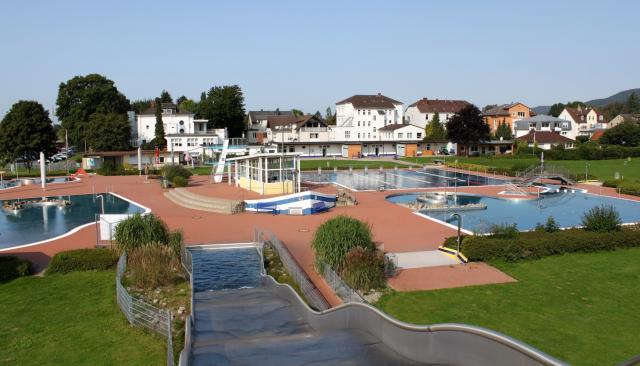 Blick auf das Weserangerbad von der Wasserrutsche aus